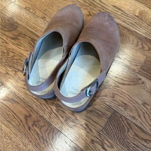 Dansko Women's Tan Suede Slingback Clogs